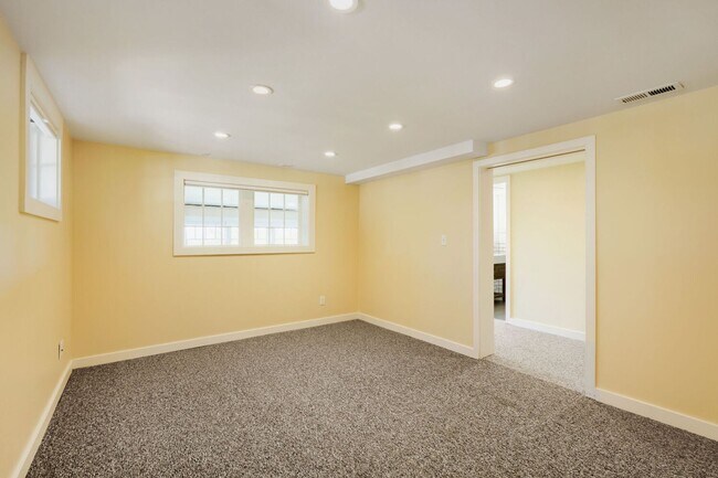 Building Photo - Capitol Hill View Home