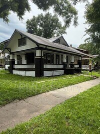Building Photo - 1801 SW Huntoon St
