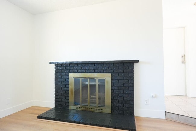 Building Photo - Updated 4 Bedroom / 2 Bathroom Home in Las Vegas