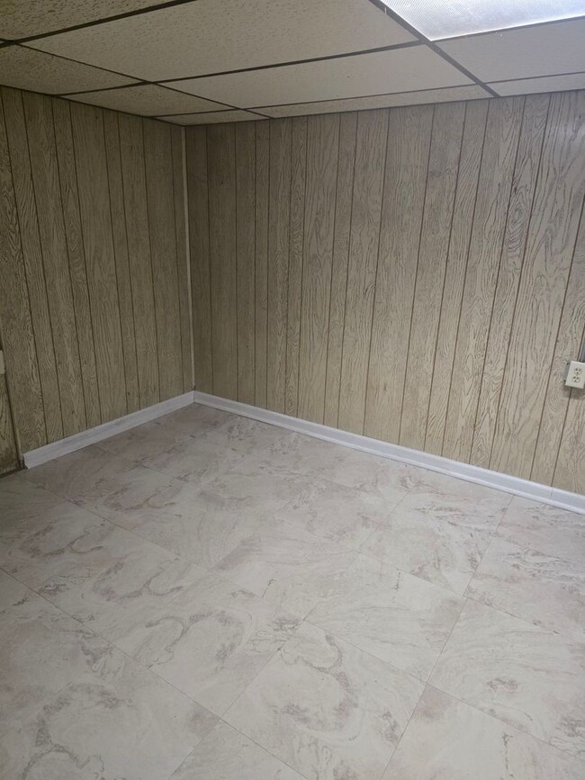 Building Photo - 2 Bedroom With Bonus Room in Basement