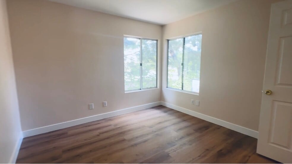 Bedroom 1 with walk-in closet - 2834 Rolling Meadow Dr