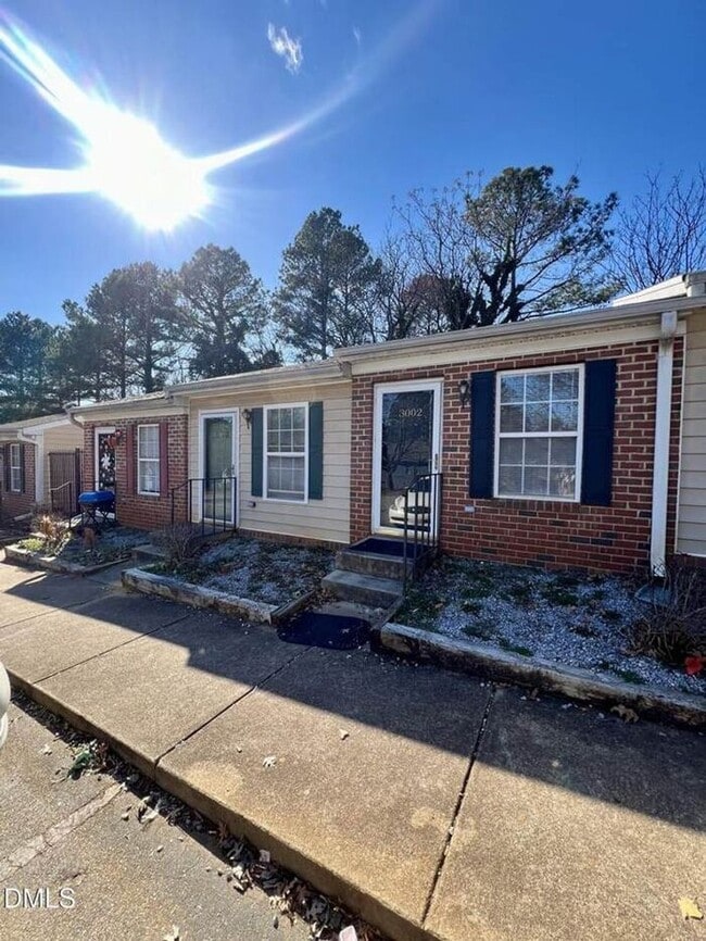 Building Photo - Cozy 1 Bed 1 Bath Available Now! Near Downtown Raleigh!