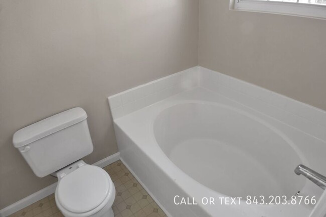 Building Photo - 9990 Hallsford Dr