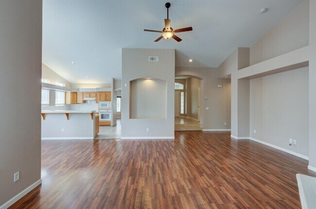 Building Photo - 2898 E Pryor Dr