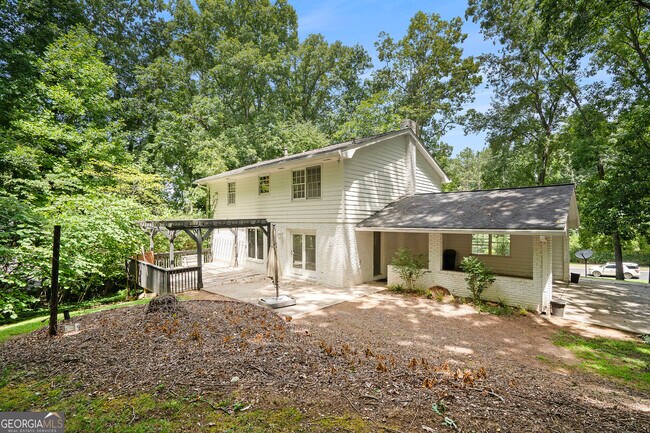 Building Photo - 525 Abernathy Rd NE