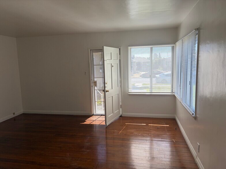 Building Photo - 2383 Belmont Ave