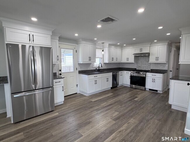 Building Photo - 65 Roseville St