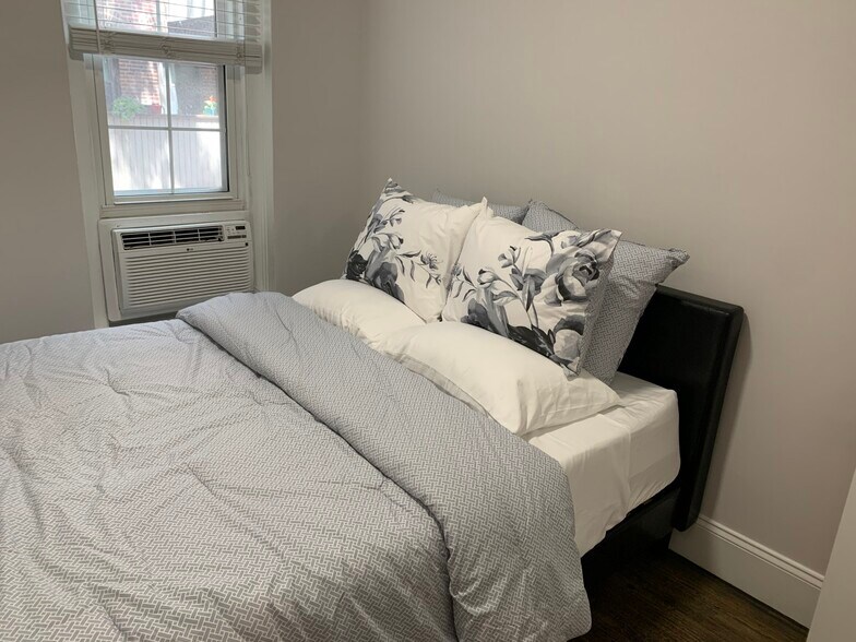 Building Photo - 28 Clearway St