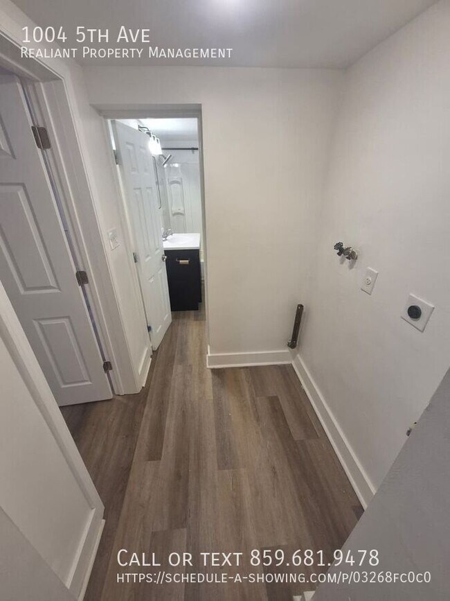 Building Photo - 1004 5th Ave