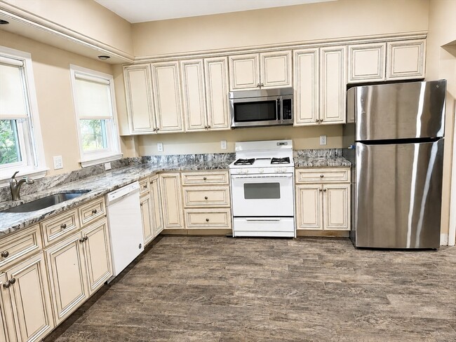 Building Photo - 69 Grove 1B Grv