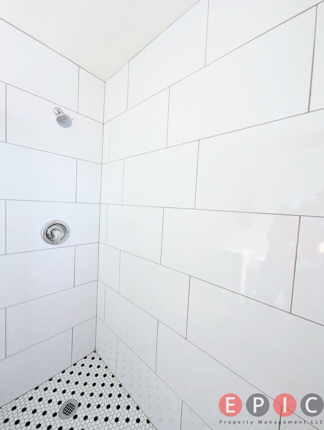 Building Photo - 2712