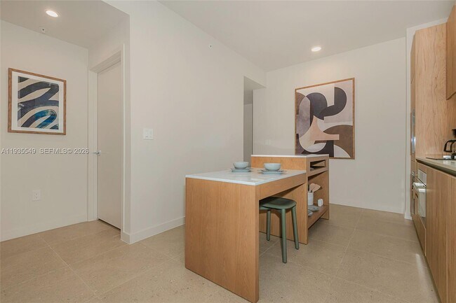 Building Photo - 11 NE 6th St