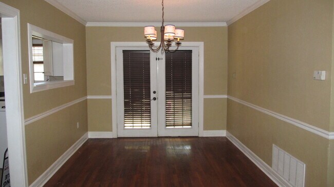 Building Photo - NOW PRE-LEASING-AVAILABLE LATE MAY