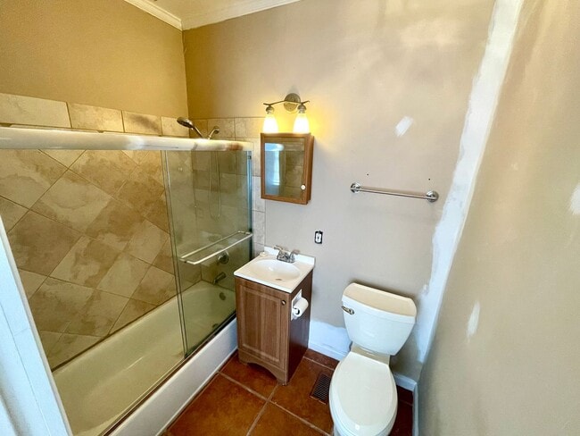 Building Photo - Spacious 1 Bed/2 Bath "Mother-In-Law" Suite in Belhaven!!!