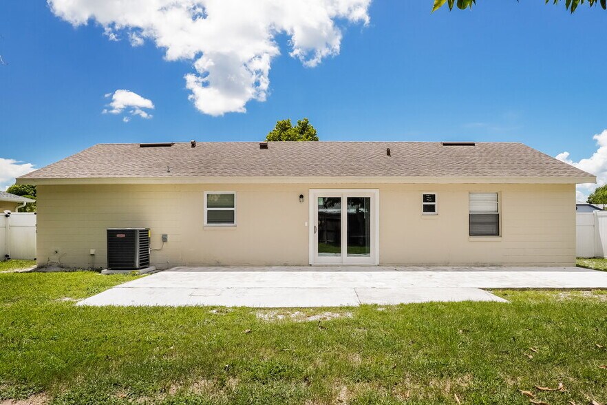 Building Photo - 119 Harness Ln
