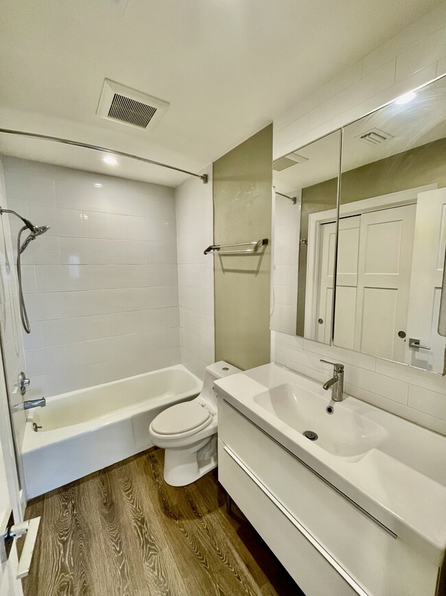 Building Photo - 15493 Admiralty Cir