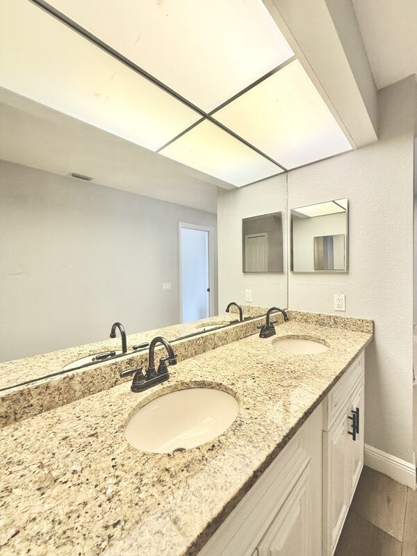 Building Photo - 22148 Lockport Ave