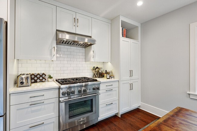 Building Photo - Ravenna Home