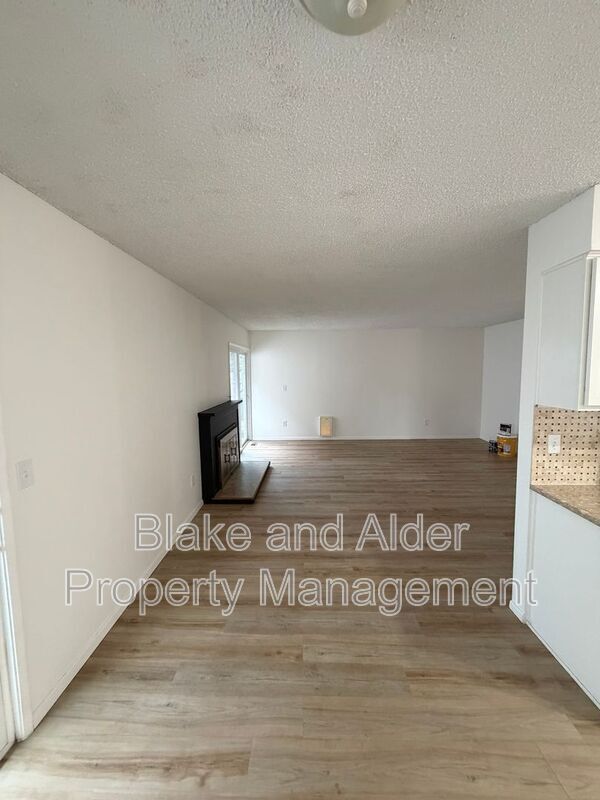 Building Photo - 5533 SW Lombard Ave