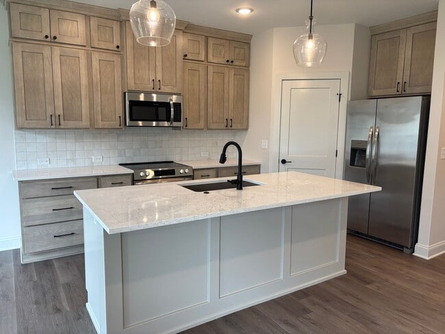 Building Photo - 123/125/127/129 Sheridan