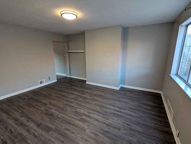 Building Photo - swe402/404