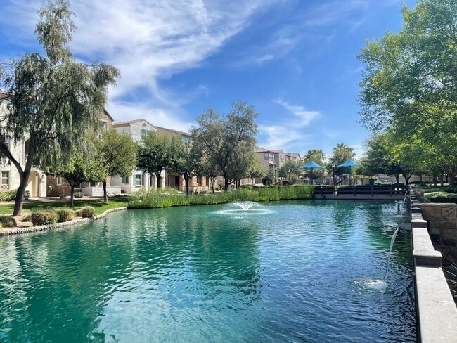 Building Photo - Prime Gilbert 3 Bedroom/2.5 bath 1st floor bonus room, 3 community pool's