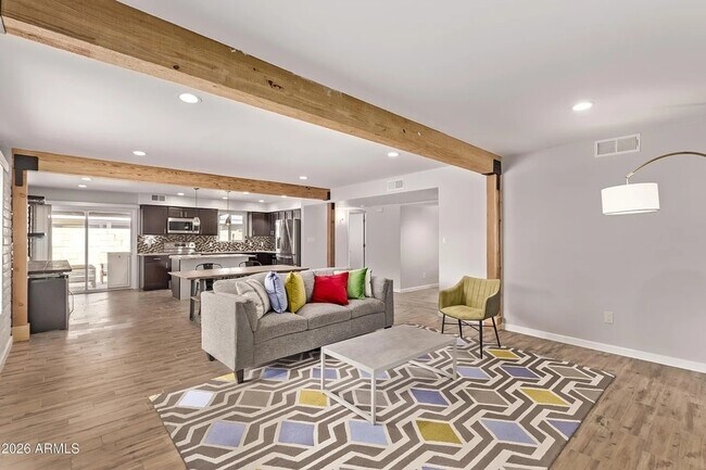 Building Photo - 3710 E Altadena Ave