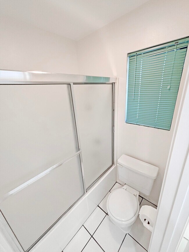 Building Photo - 63 Lakeview Cir