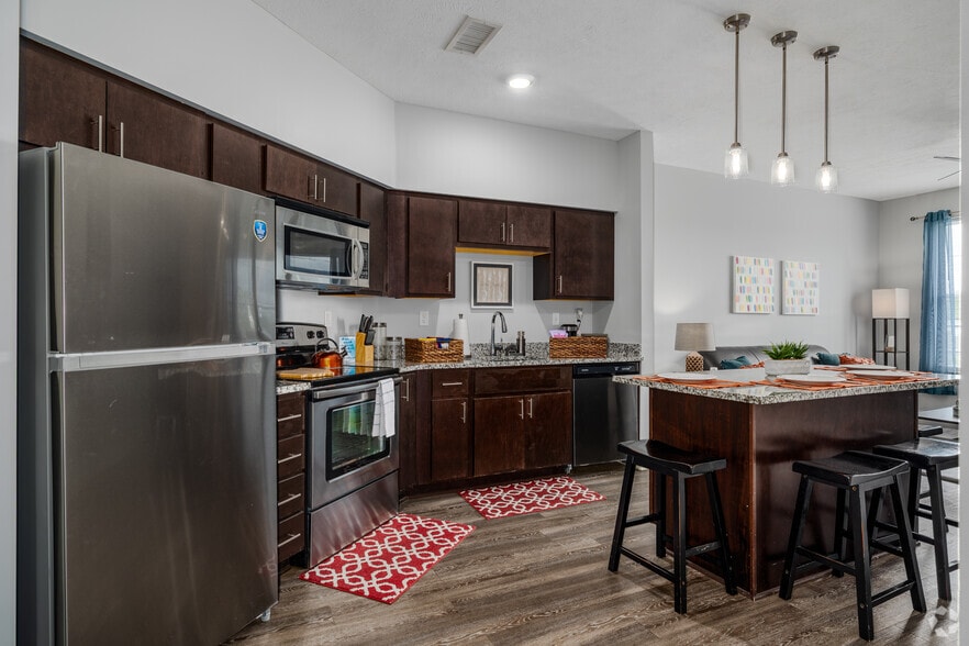Corner - 4BR, 2BA - 1,282SF - Kitchen/Dining Room - 345 Flats