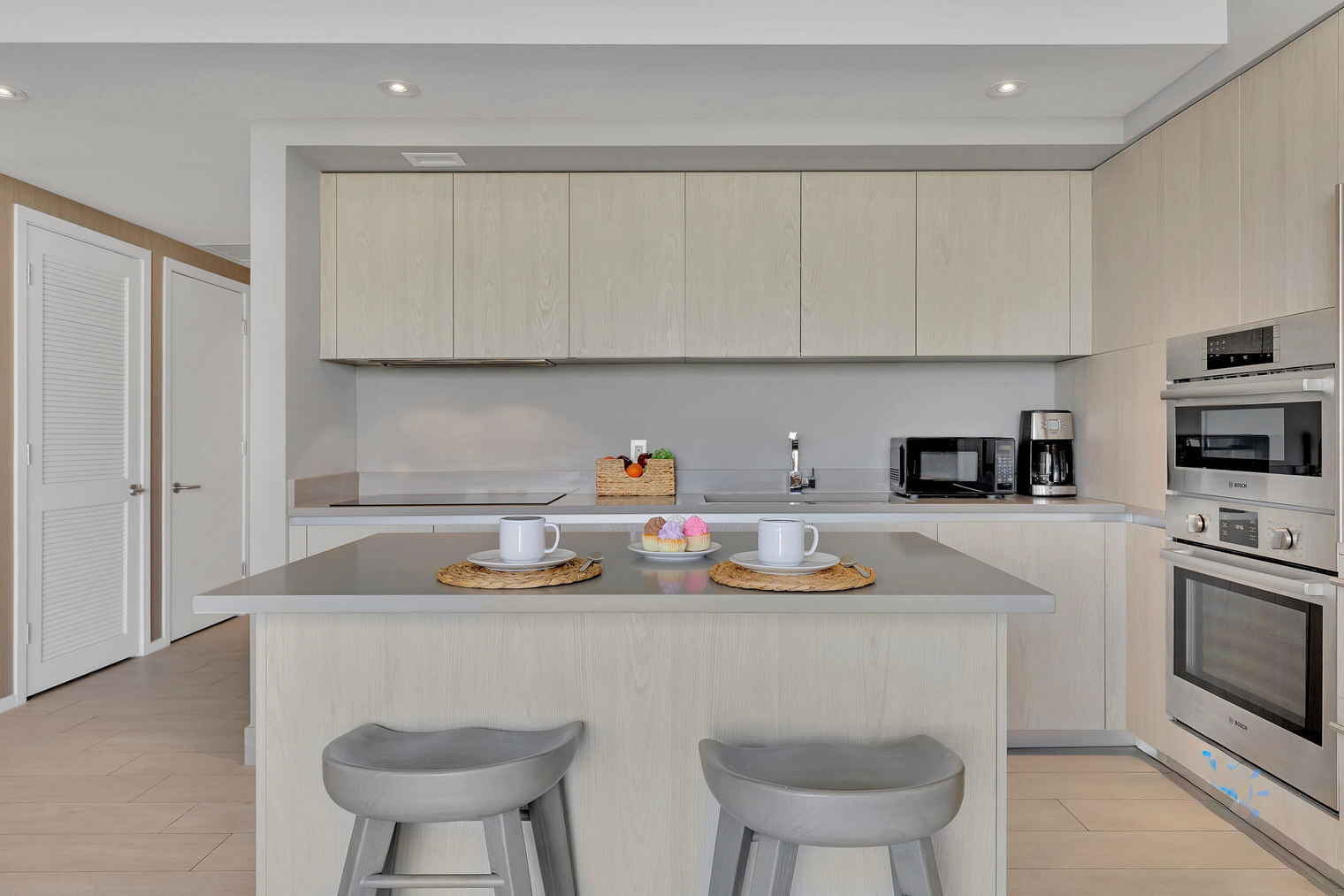 Building Photo - 4010 S Ocean Dr