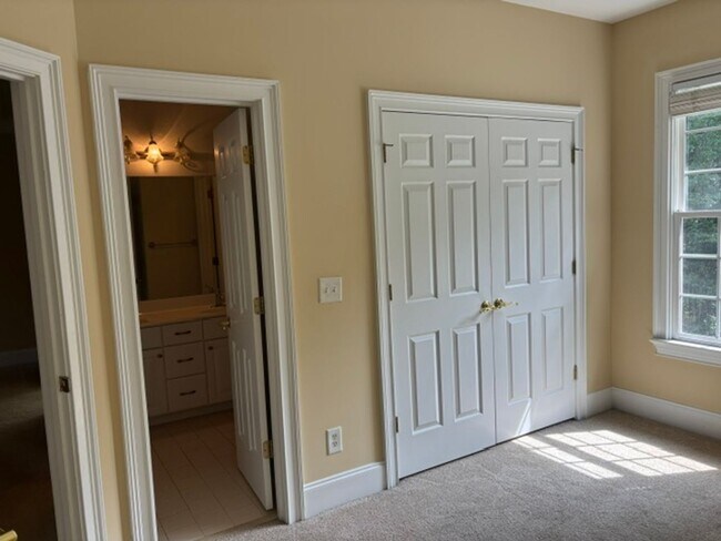 Building Photo - 43 Crooked Creek Ln