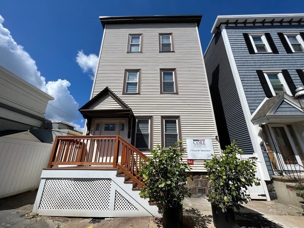 Building Photo - 7 Transit St