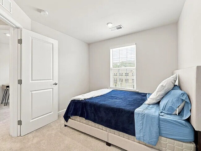 Building Photo - Lease OR Lease to Own