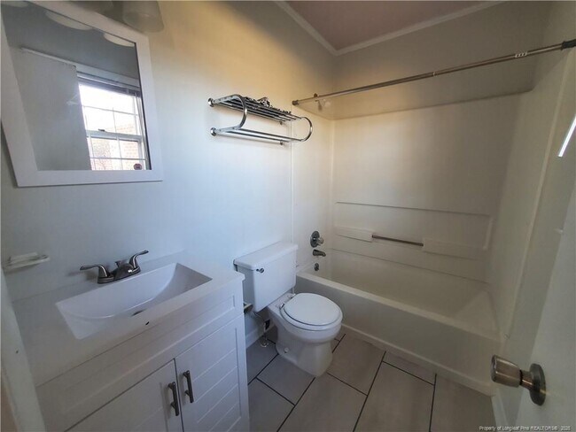 Building Photo - 1208 Cullen Dr