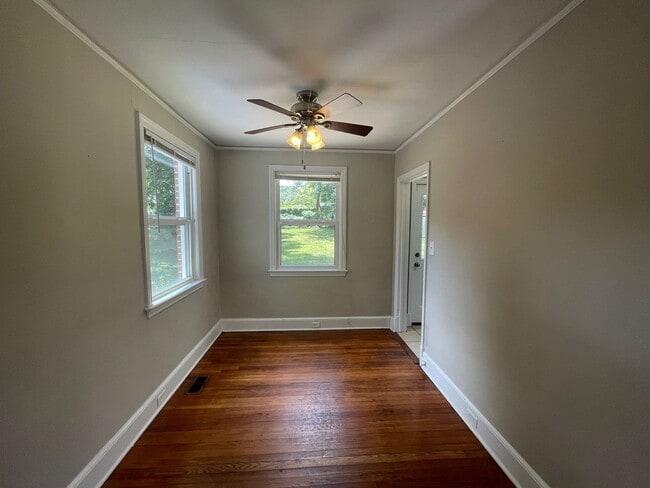 Building Photo - 709 Elm Ave