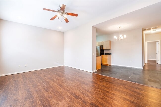 Building Photo - 40 E Maple St