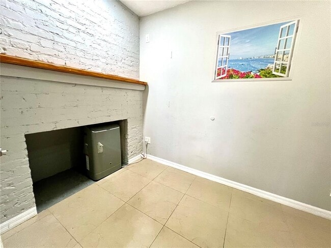 Building Photo - 947 Pinedale Ave