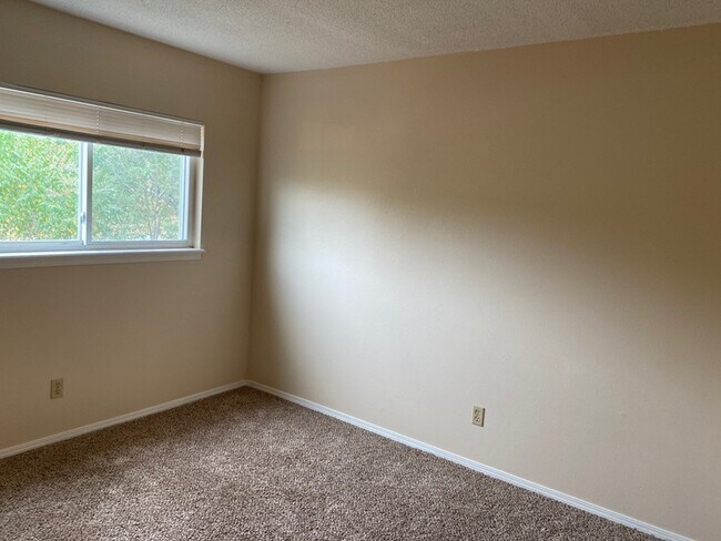 Building Photo - 571 Winnie Way