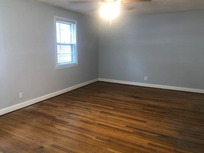 Building Photo - Updated Brick Ranch Conveniently Located