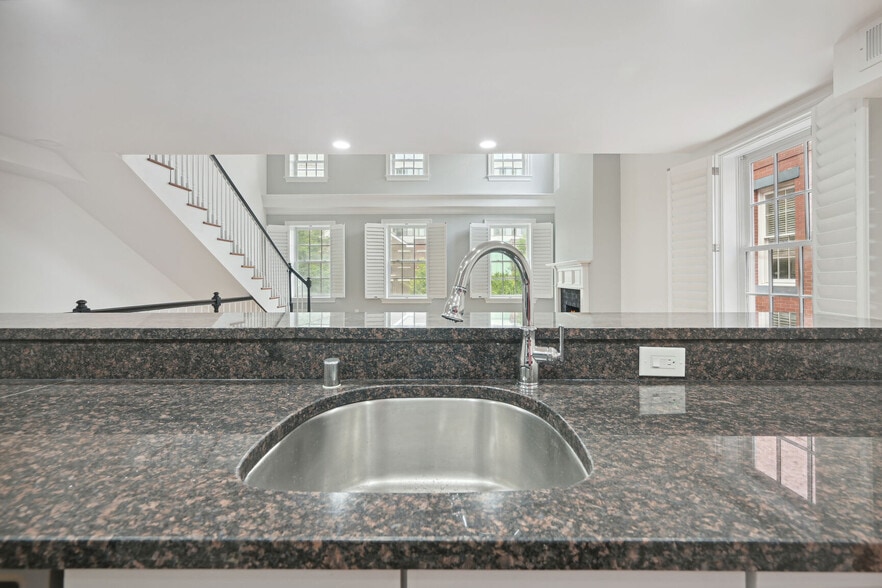 Building Photo - 933 M St NW