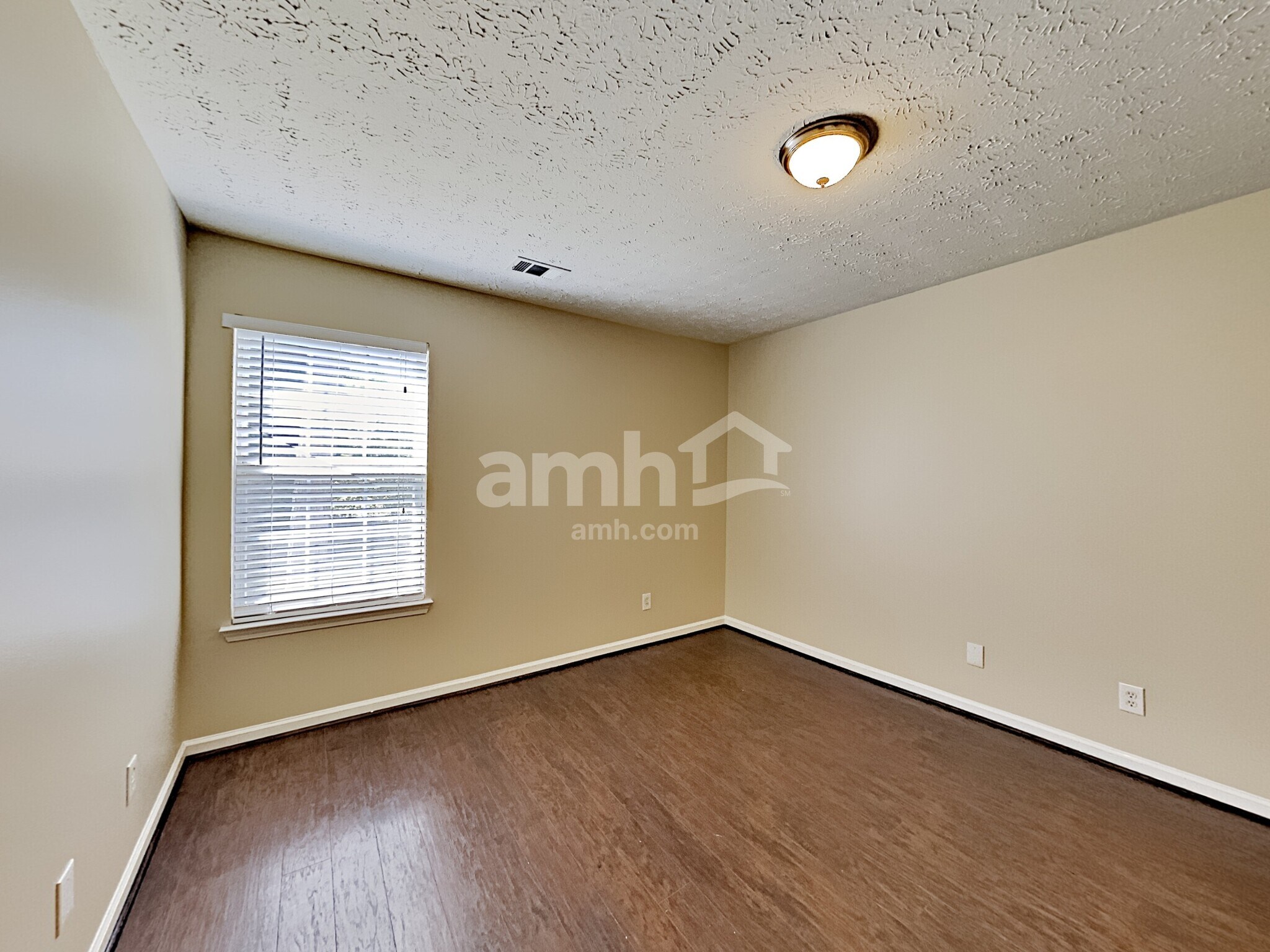 Building Photo - 450 Crested View Dr