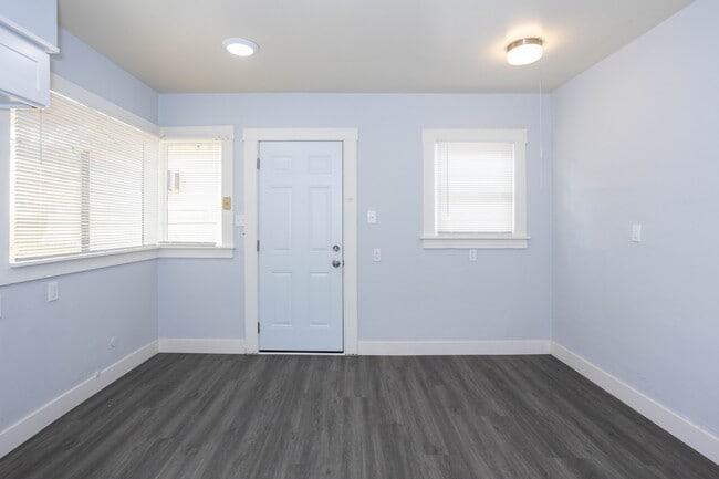 Building Photo - 331 San Emidio St