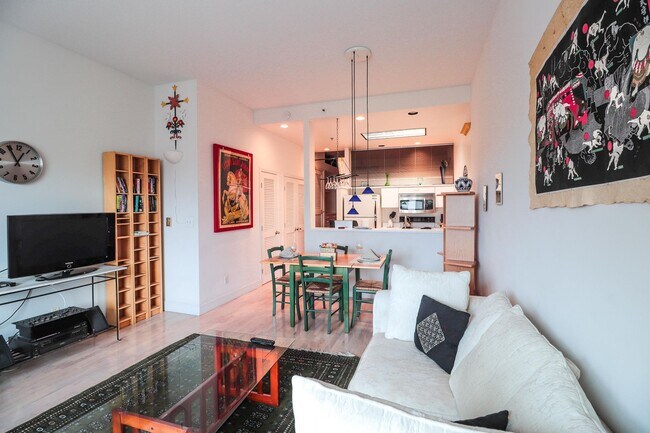 Building Photo - Spacious Jr. 1 Bedroom near Levi's Plaza |...