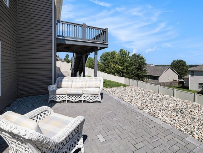 Building Photo - 1.5 story in Ashford Hollow