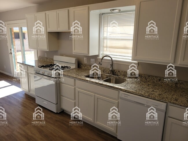 Building Photo - 1620 Andrews Dr