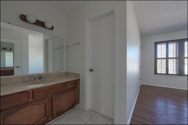 Building Photo - 6622 Dawn Dr