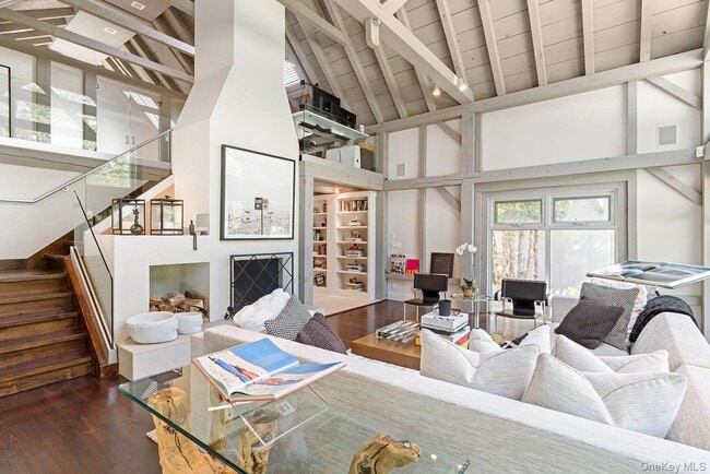 Building Photo - 7 Rolling Wood Ln