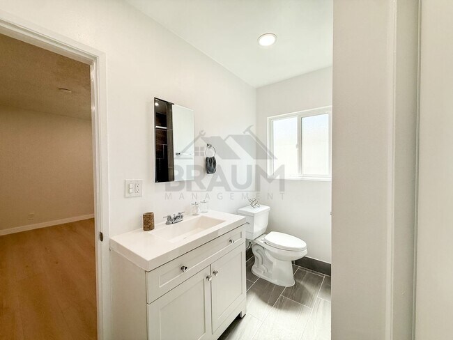 Building Photo - 13115 Oxnard St