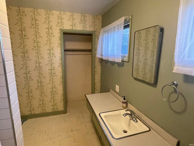 Building Photo - 2625 S Smith Rd