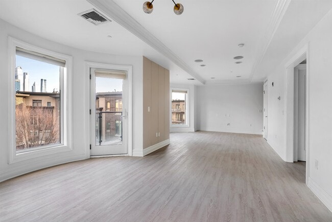 Building Photo - 34 Cambridge Wy